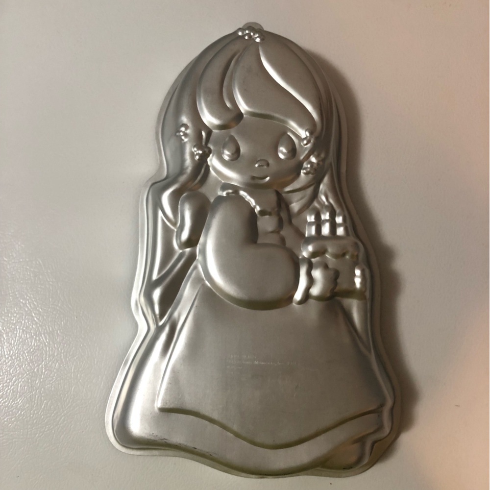 Vintage 1993 Wilton Precious Moments Cake Pan Baking Mold 2105-9365 15" x 9"